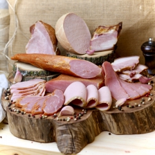 Колбасы, мясные деликатесы